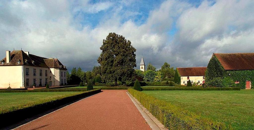 Les Residences Du Chateau De Vianges Esterno foto