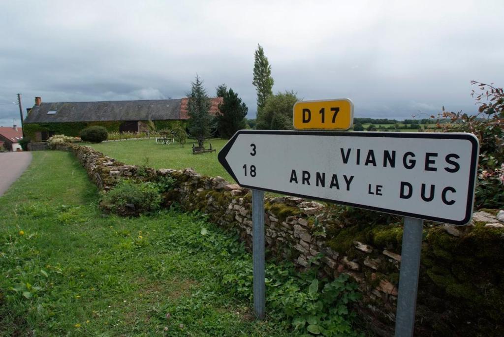 Les Residences Du Chateau De Vianges Esterno foto