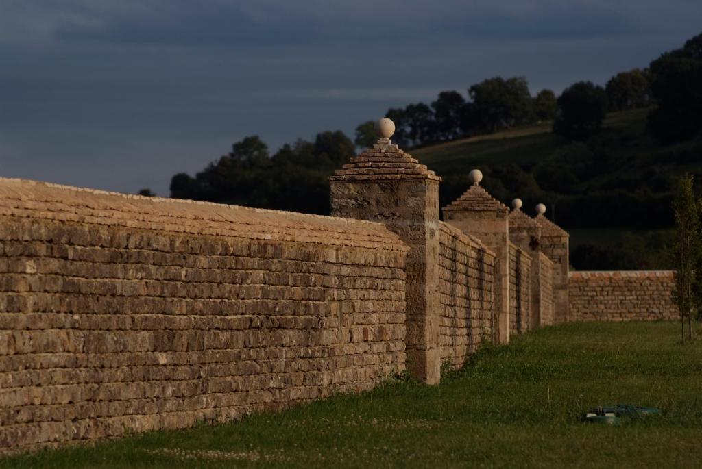 Les Residences Du Chateau De Vianges Esterno foto