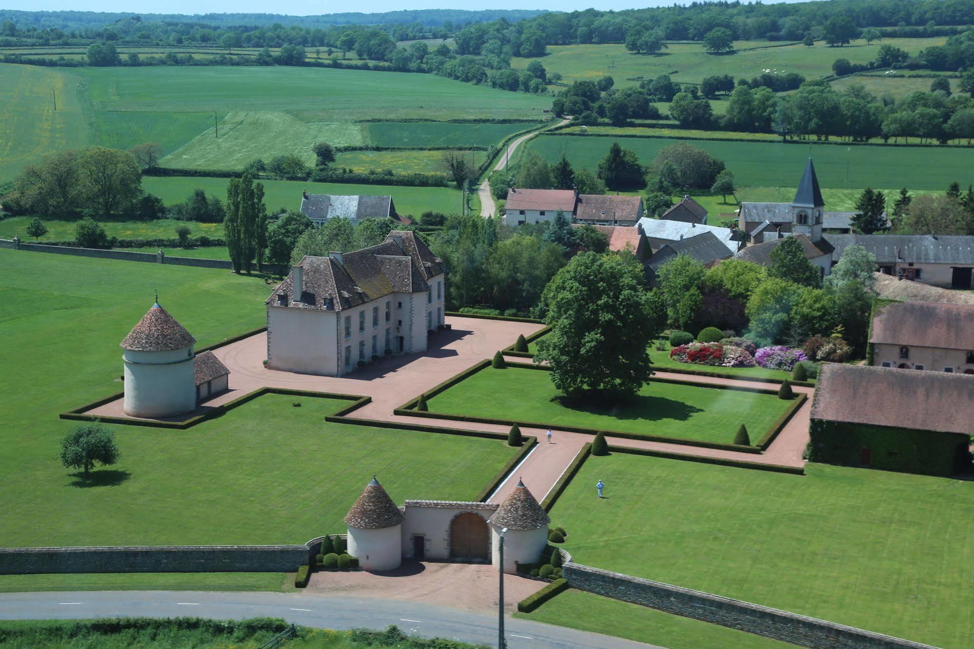 Les Residences Du Chateau De Vianges Esterno foto